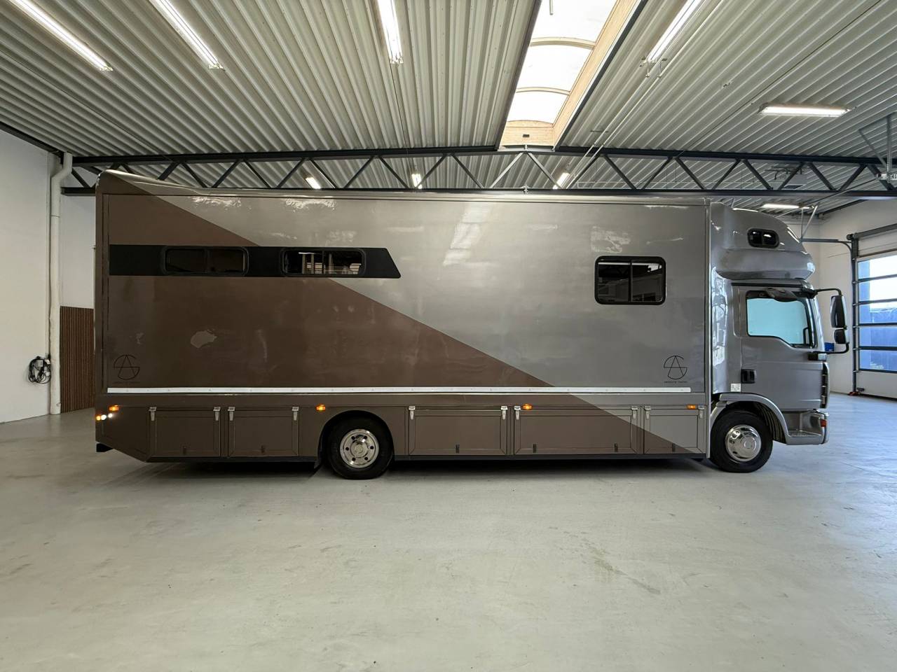 Man12.180/2008/281200km/4chv/living/