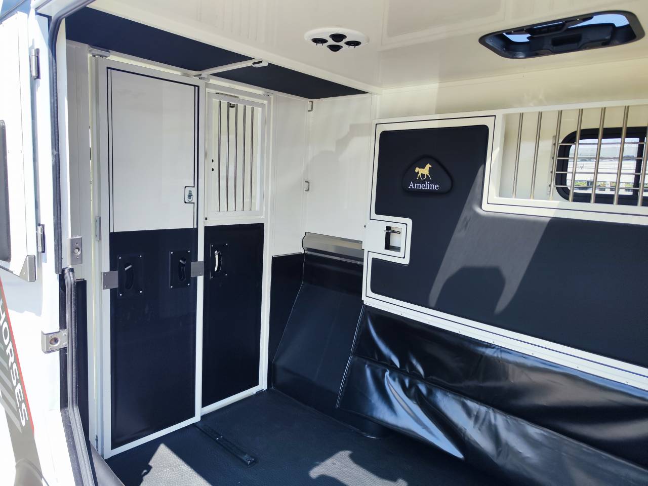 Ameline Haras - 5 passagers - 2 chevaux &ndash; Occasion  