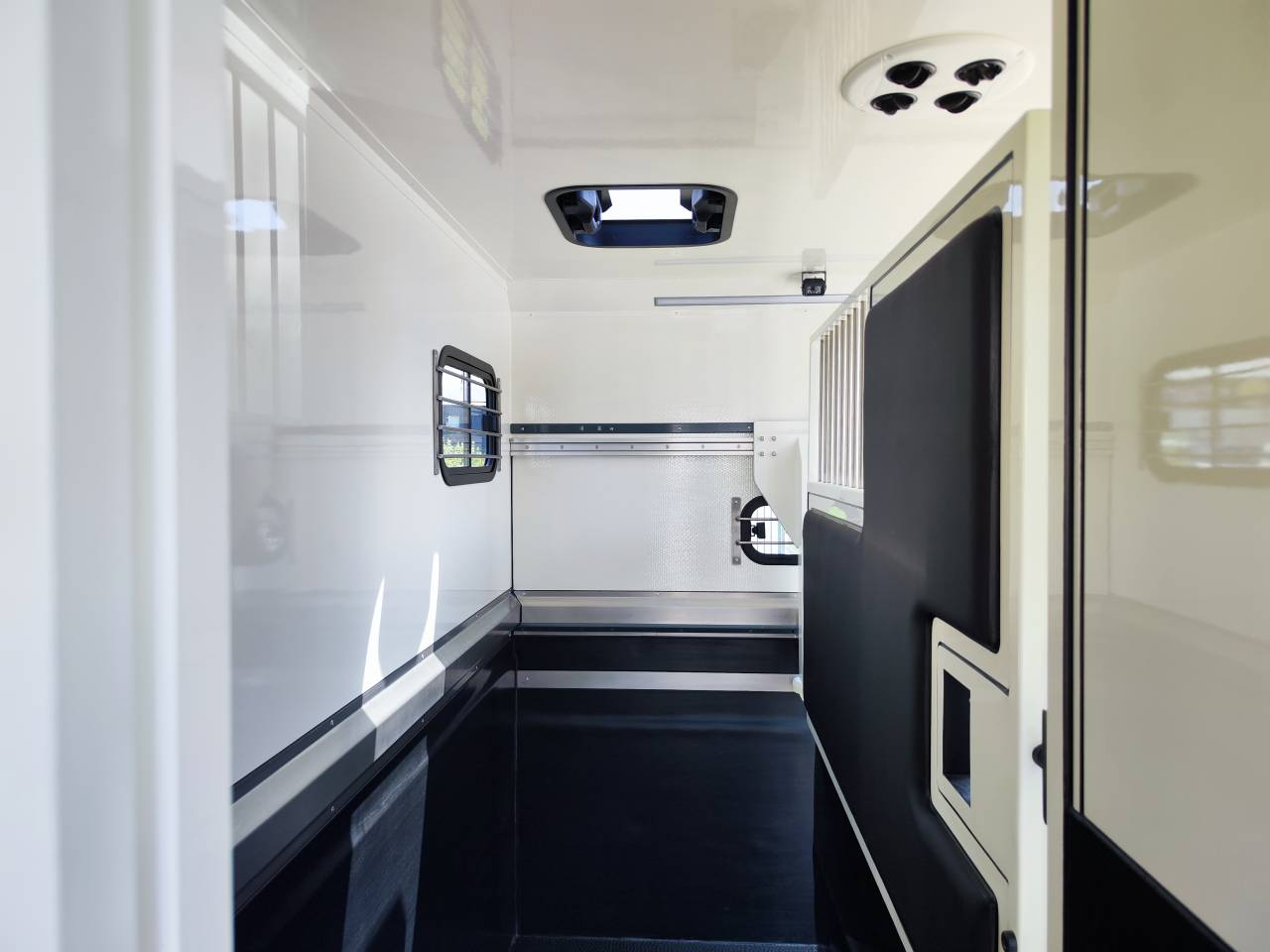 Ameline Haras - 5 passagers - 2 chevaux &ndash; Occasion  