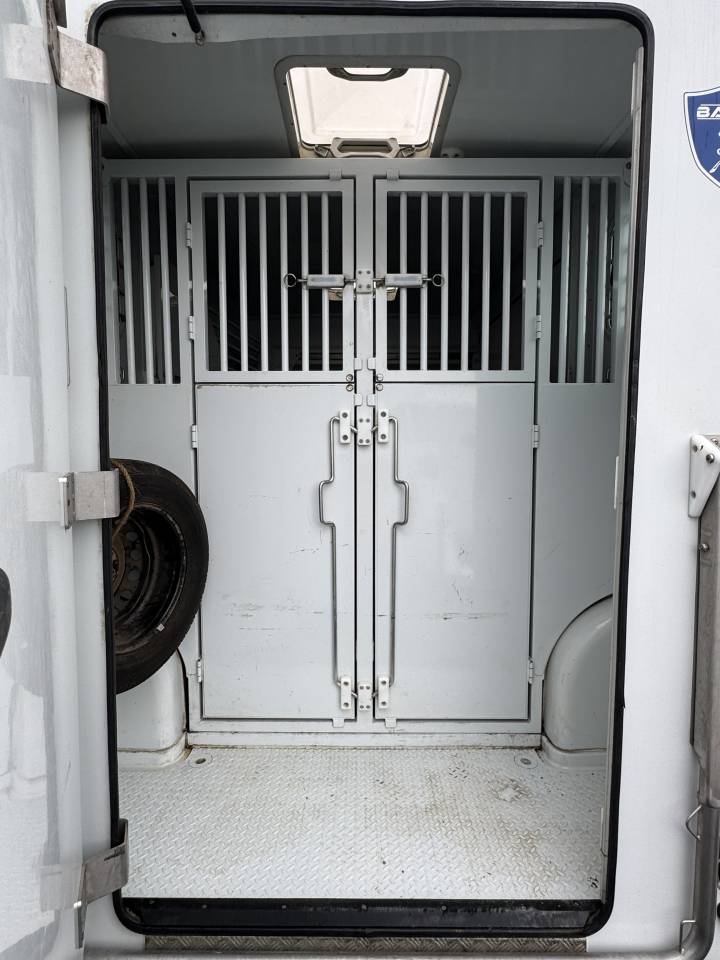 Camion 2 chevaux stalles BARBOT