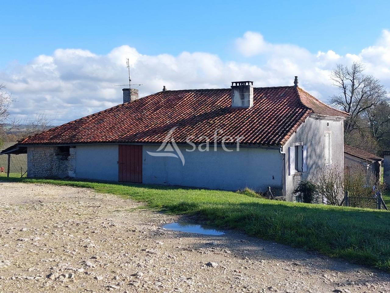 Exploitation d'&eacute;levage sur 104ha, proche Rib&eacute;rac