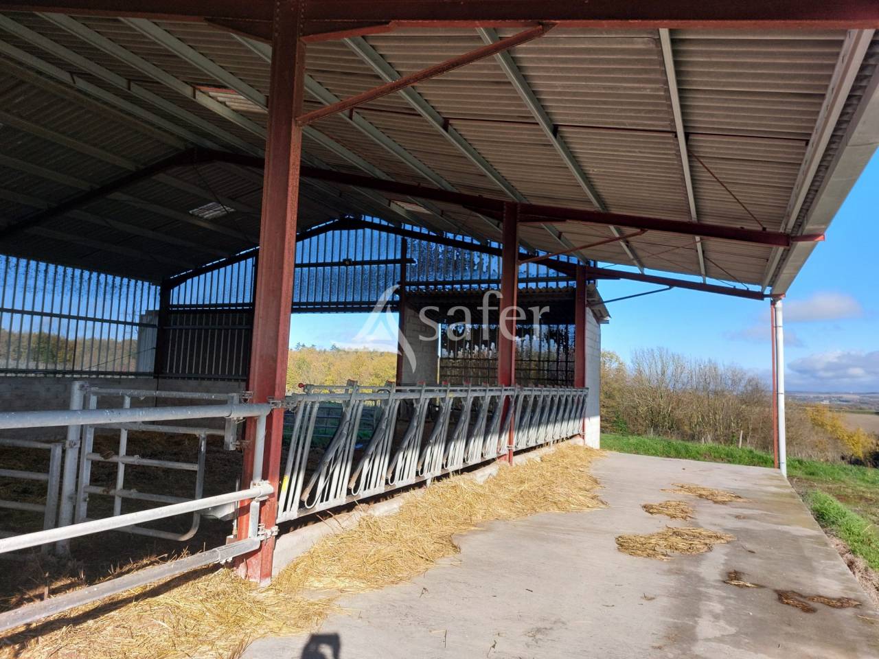 Exploitation d'&eacute;levage sur 104ha, proche Rib&eacute;rac