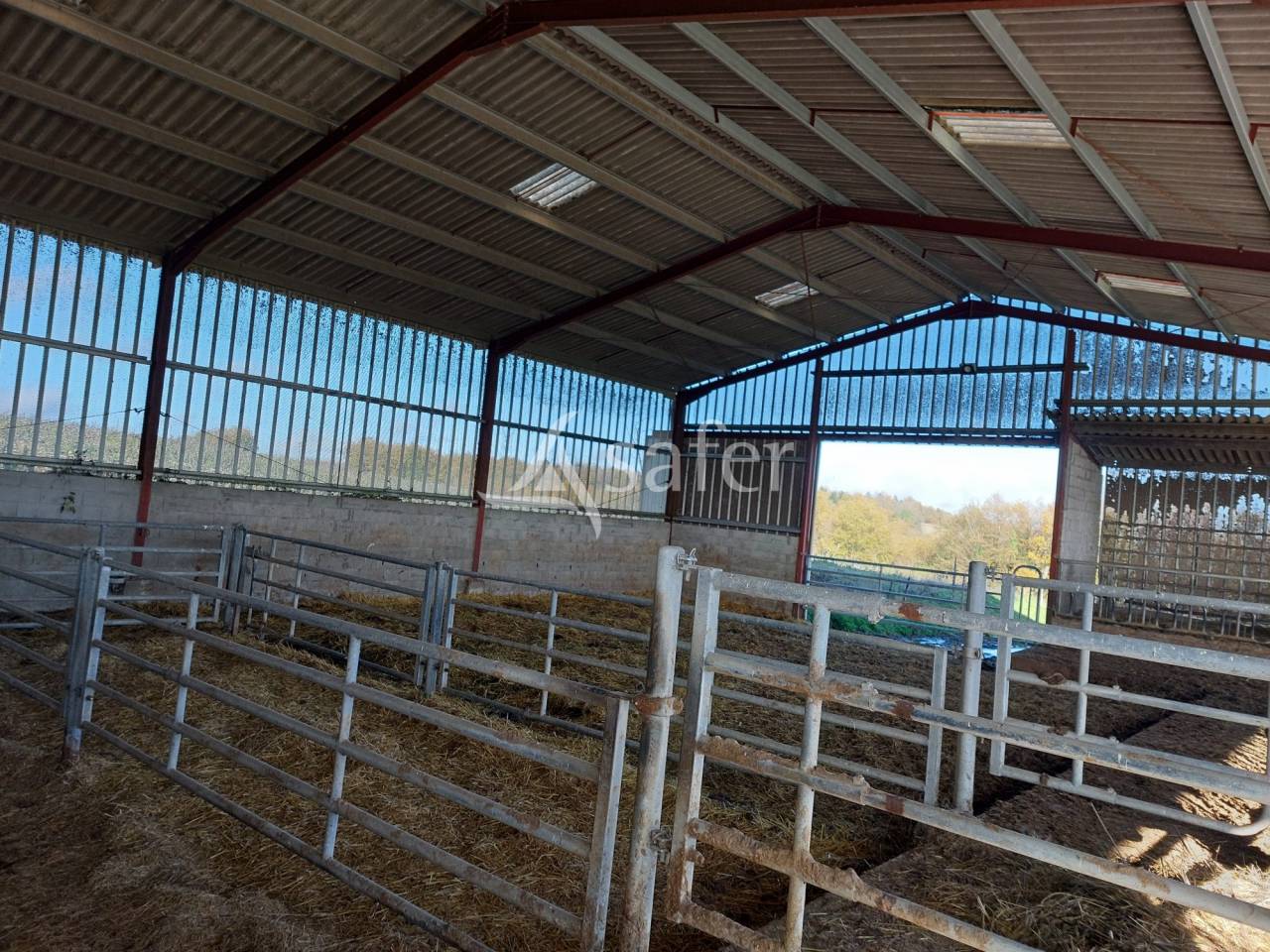 Exploitation d'&eacute;levage sur 104ha, proche Rib&eacute;rac