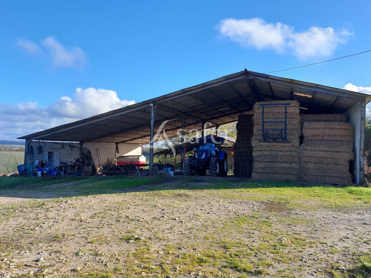 Exploitation d'&eacute;levage sur 104ha, proche Rib&eacute;rac