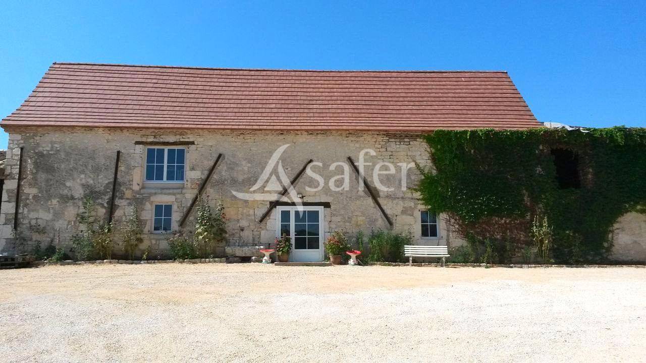 Bel ensemble quercynois 370 m&sup2; habitable avec d&eacute;pendances sur