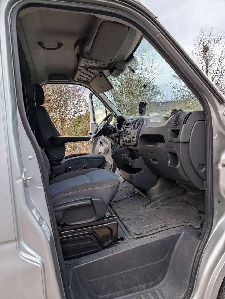 Camion chevaux &agrave; vendre &ndash; cabine 5 places 