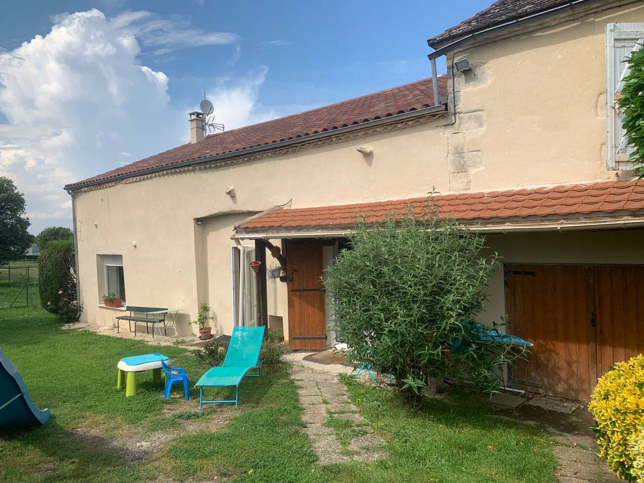 &Agrave; 30 minutes de Bergerac &ndash; 3 logements sur 4 hect