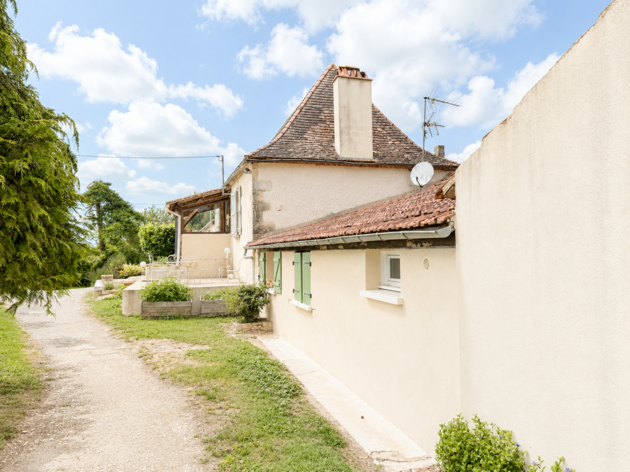 &Agrave; 30 minutes de Bergerac &ndash; 3 logements sur 4 hect