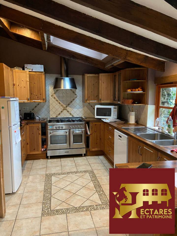 Propri&eacute;t&eacute; &eacute;questre, 5 hectares, d&eacute;pendances et habitation 180 m2