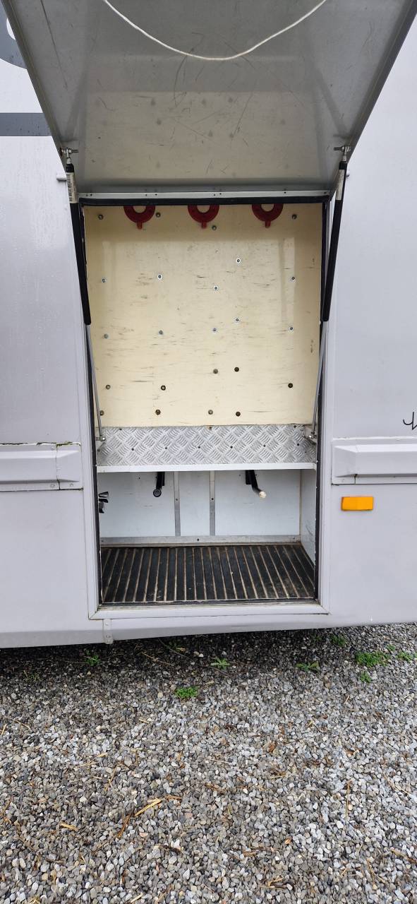 Camion MAN 4 chevaux a vendre