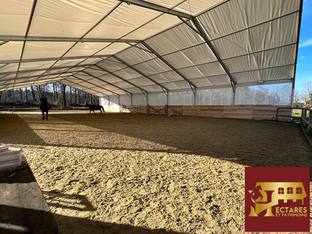 PROPRIETE EQUESTRE - MAISON + INSTALLATIONS + HECTARES