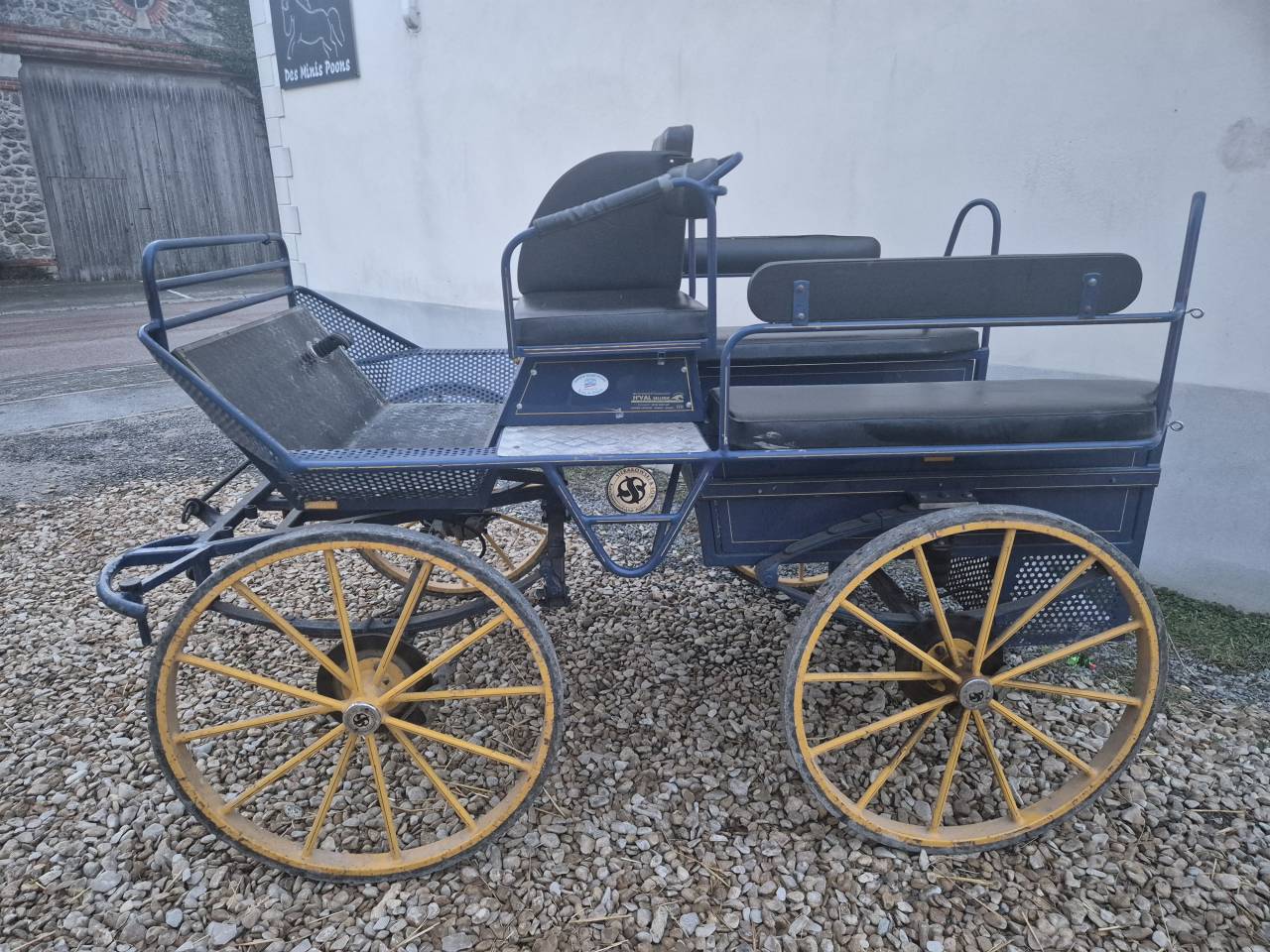 Cal&egrave;che 4 roues 6 places 