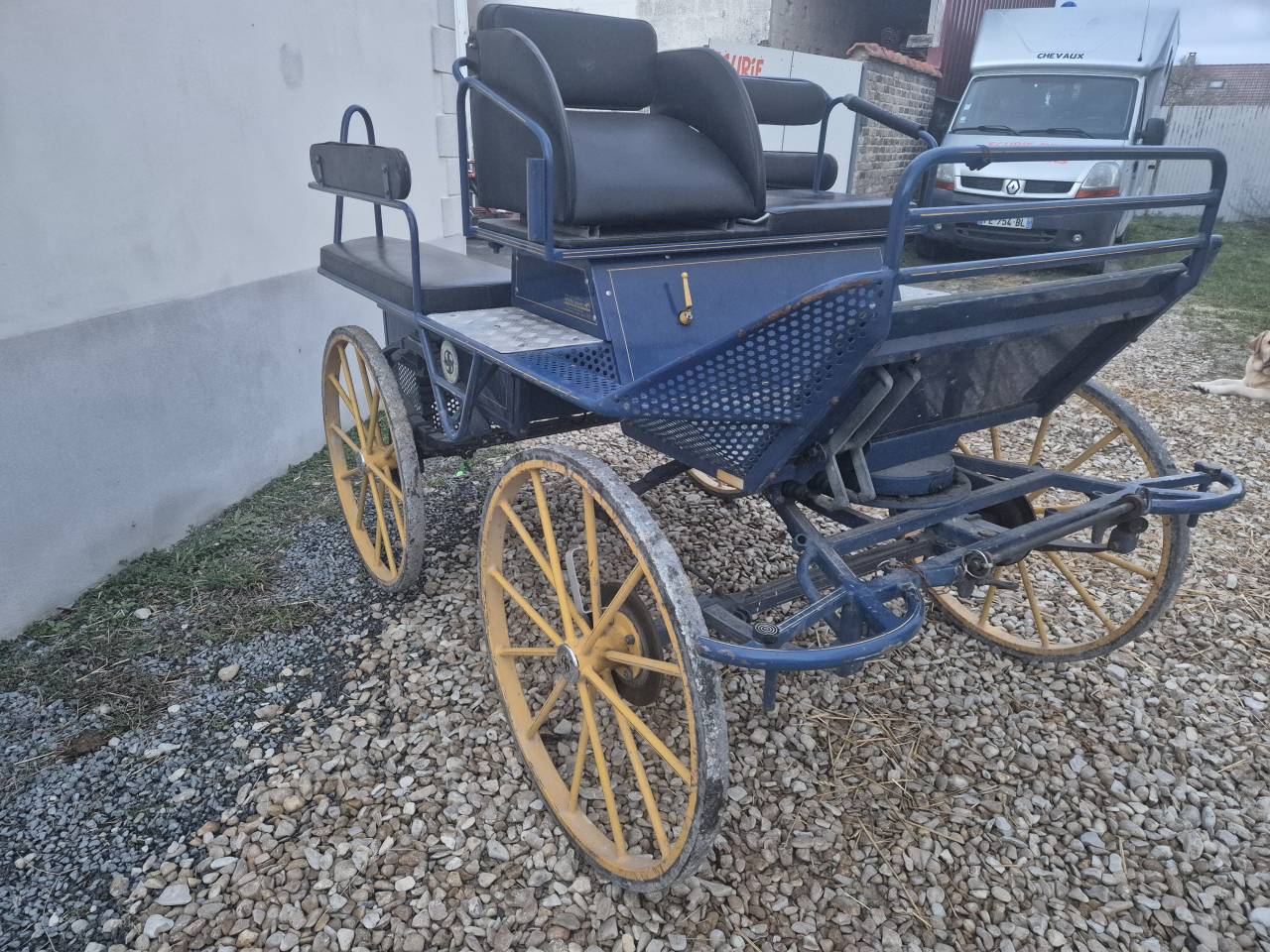 Cal&egrave;che 4 roues 6 places 