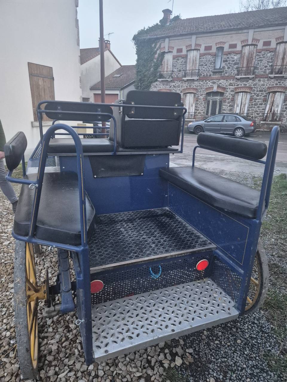 Cal&egrave;che 4 roues 6 places 