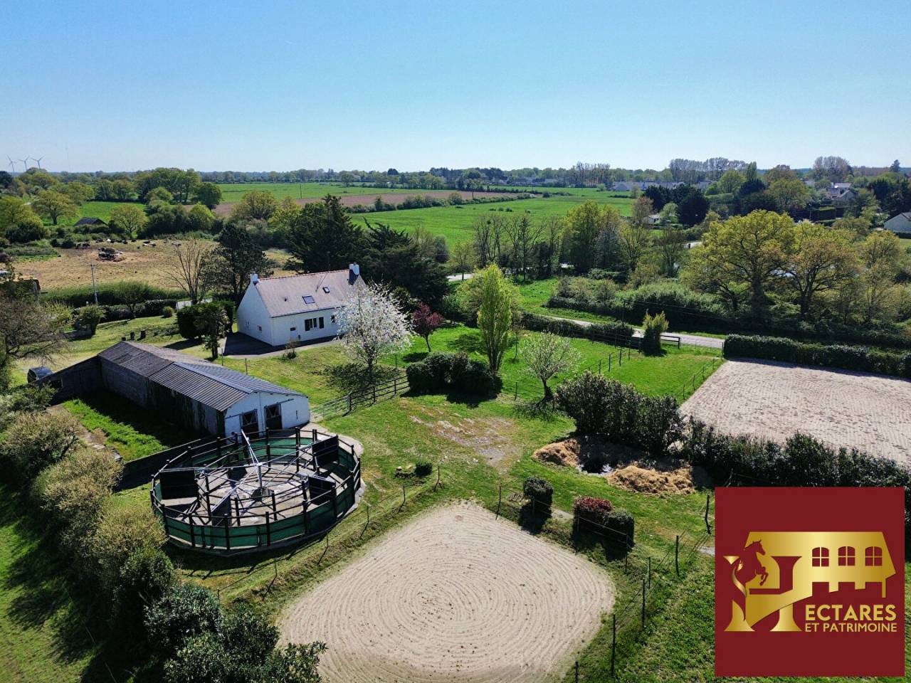 Propri&eacute;t&eacute; Equestre sur 7000 m2 + 2 Hectares en location Maison 3 Chambres
