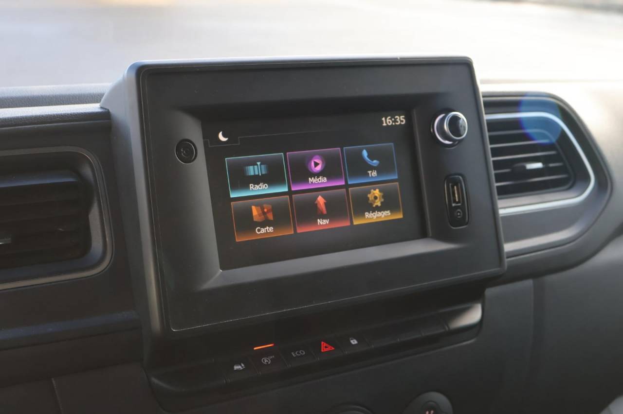 VL RENAULT MASTER 165CH CAVALCAR 3P STALLE 