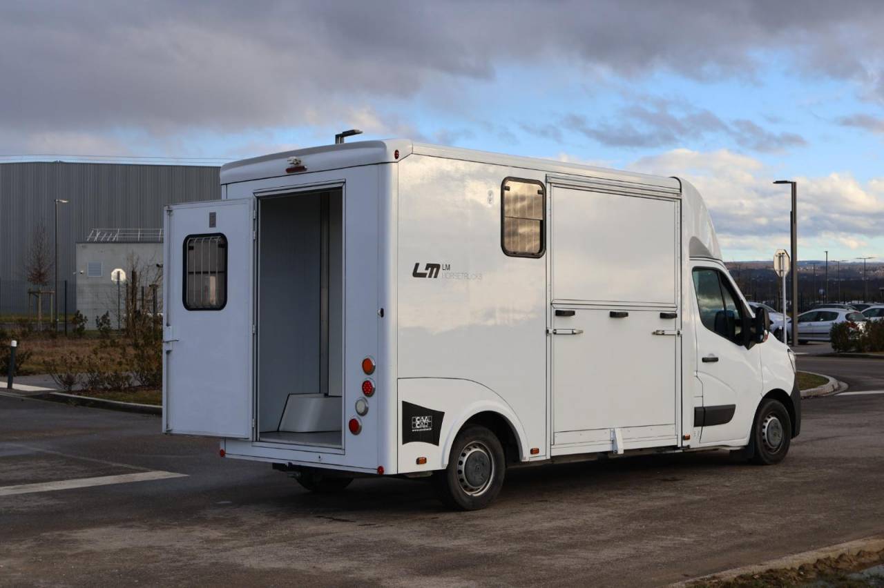 VL RENAULT MASTER 165CH CAVALCAR 3P STALLE 