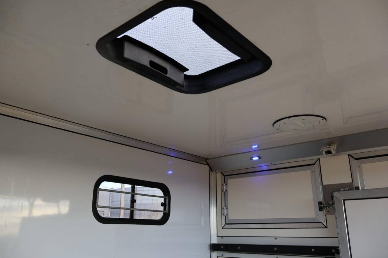 VL RENAULT MASTER 165CH CAVALCAR 3P STALLE 