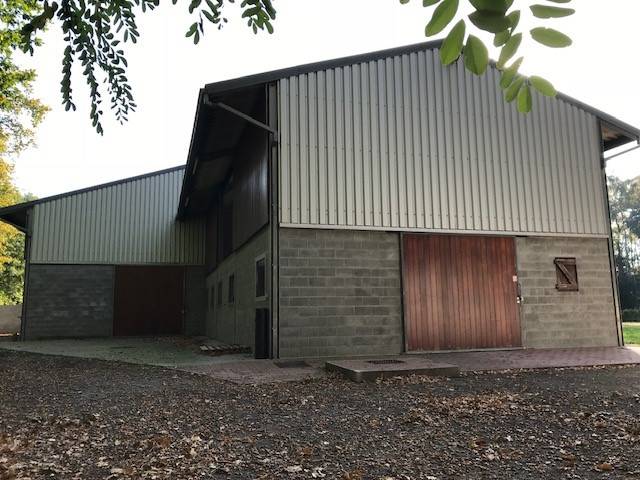 Centre &eacute;questre + conciergerie dans un cadre id&eacute;al 