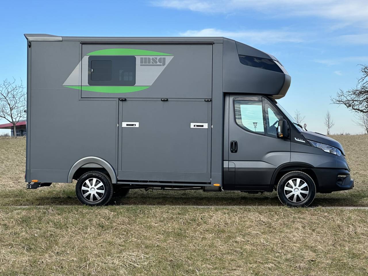 IVECO DAILY 35-210 HI-MATIC MSG STALLION LIGHT