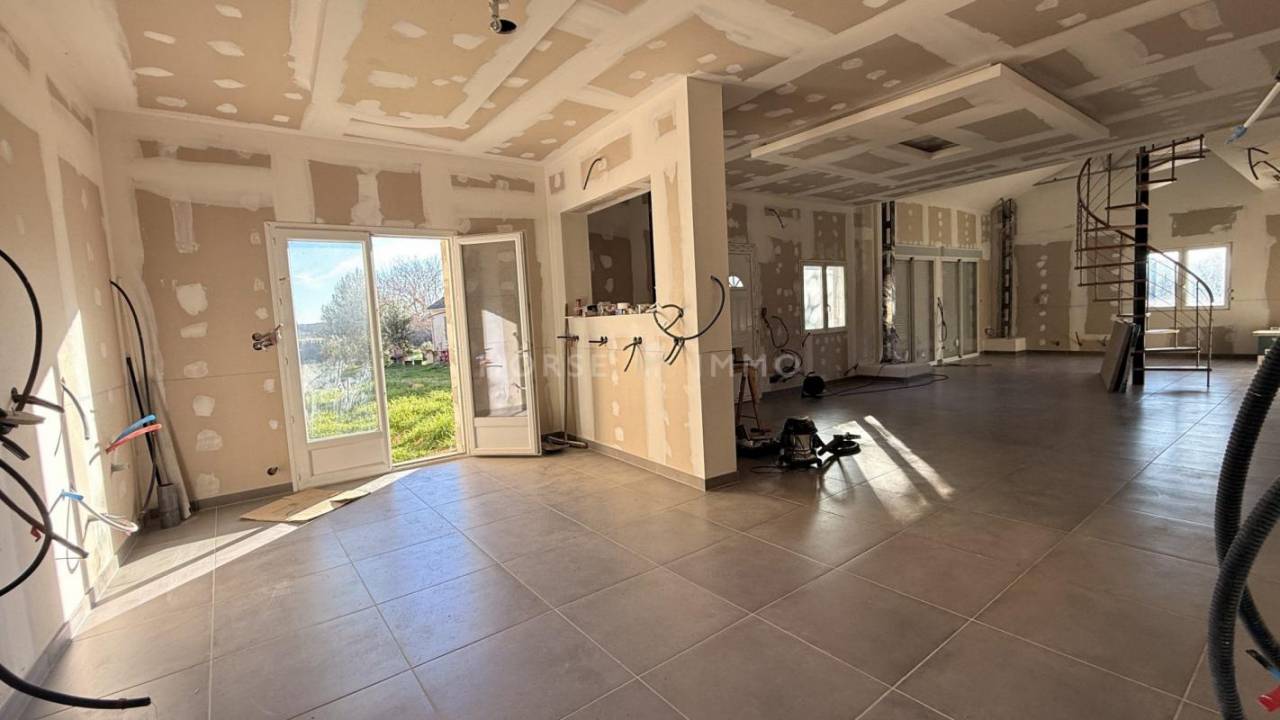 Alpilles - Domaine 6,6 hectares avec deux logements