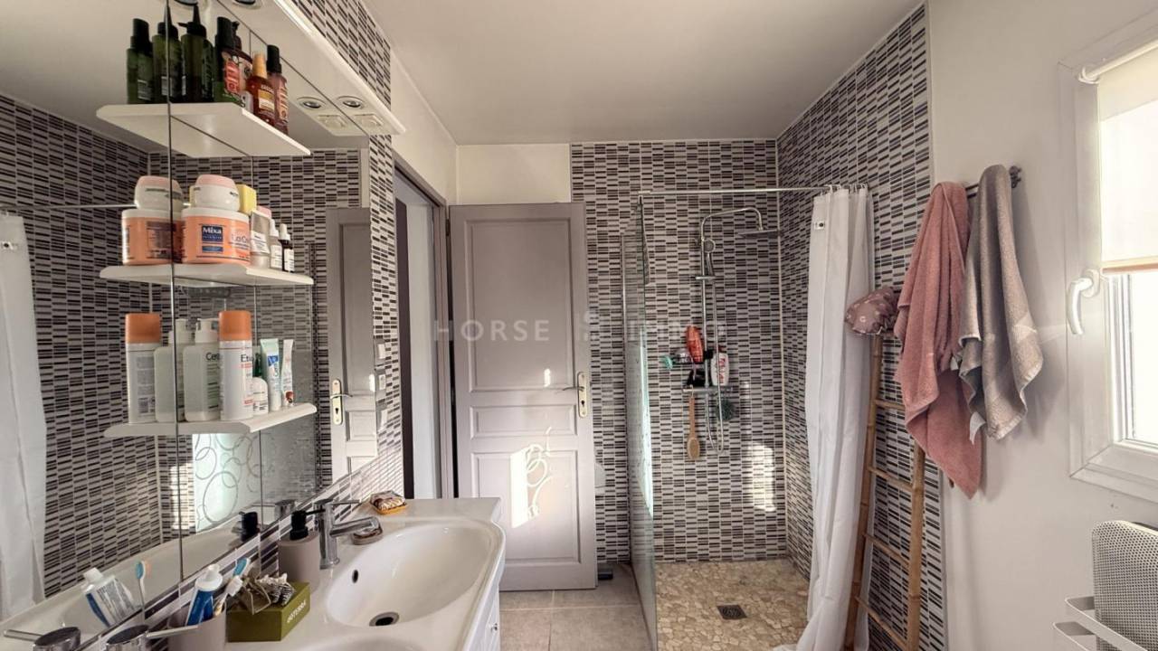 Alpilles - Domaine 6,6 hectares avec deux logements