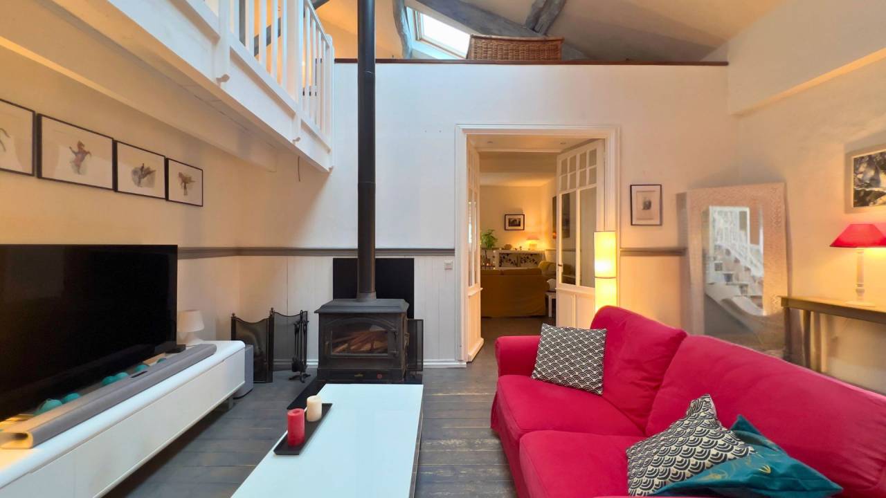 Propri&eacute;t&eacute; &eacute;questre de charme &agrave; proximit&eacute; de Villeneuve 