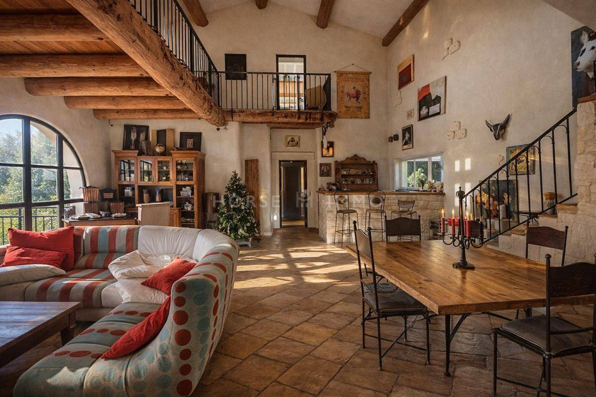 Mas &eacute;questre proche des plages