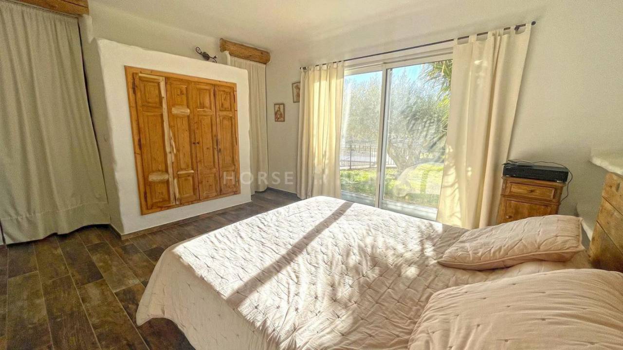 Mas &eacute;questre proche des plages