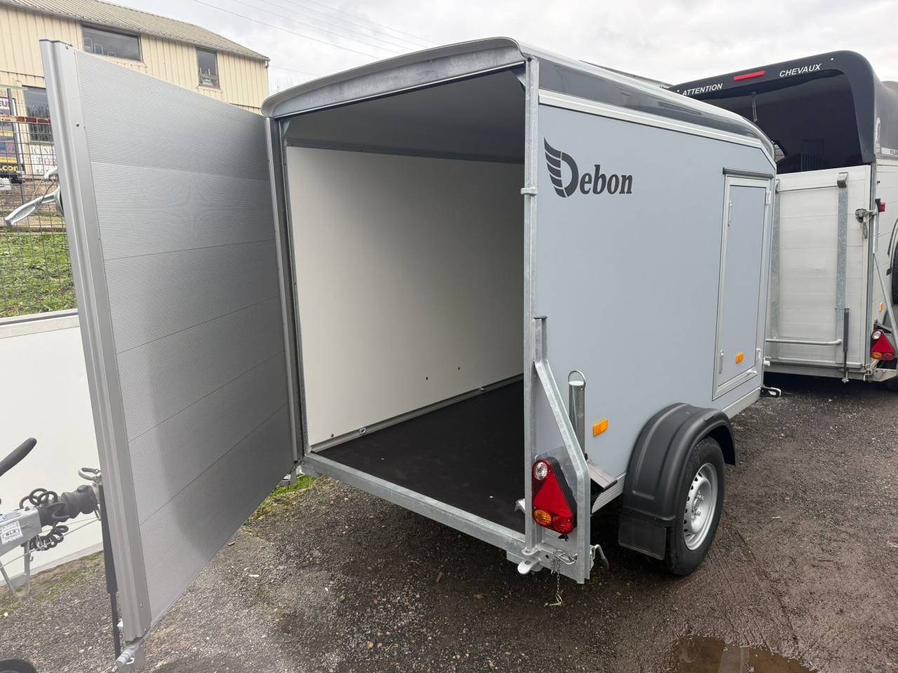 FOURGON &ndash; C255 DEBON &ndash; FREINEE &ndash; OCCASION