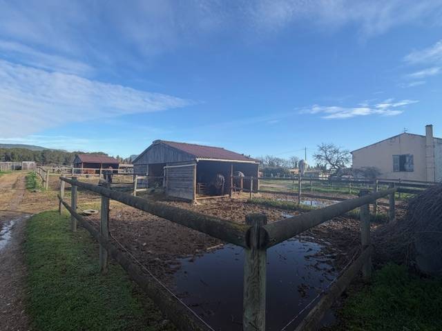 VEND FONDS DE COMMERCE CENTRE EQUESTRE LES MURETTES VAR