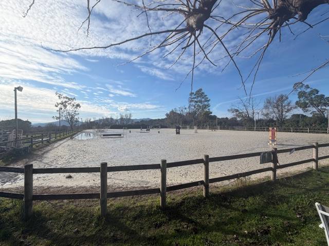 VEND FONDS DE COMMERCE CENTRE EQUESTRE LES MURETTES VAR