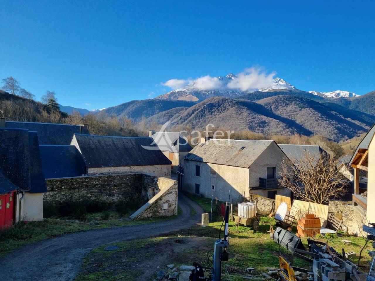 Propri&eacute;t&eacute; agricole sur 20 ha proche d'Arreau