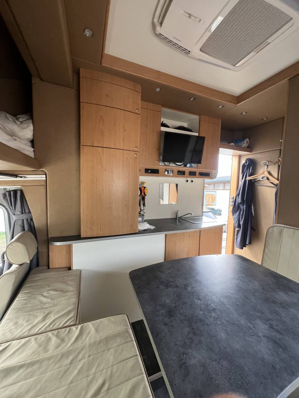 Camion avec Home Car