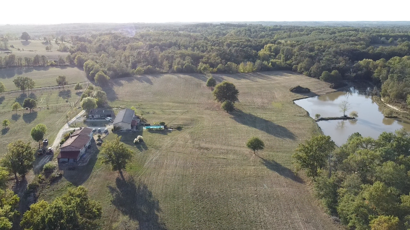 propri&eacute;t&eacute; seul tenant 29HA d&eacute;ale pour &eacute;levage chevaux ,