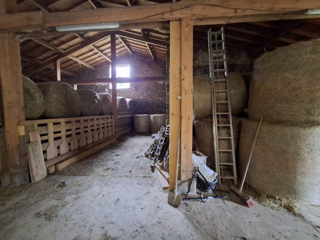 Propri&eacute;t&eacute; au coeur du Parc naturel du Livradois-Forez  27 h