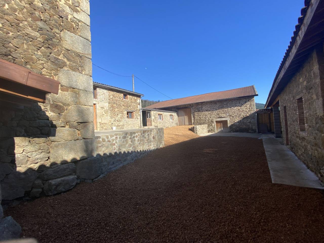 Propri&eacute;t&eacute; au coeur du Parc naturel du Livradois-Forez  27 h