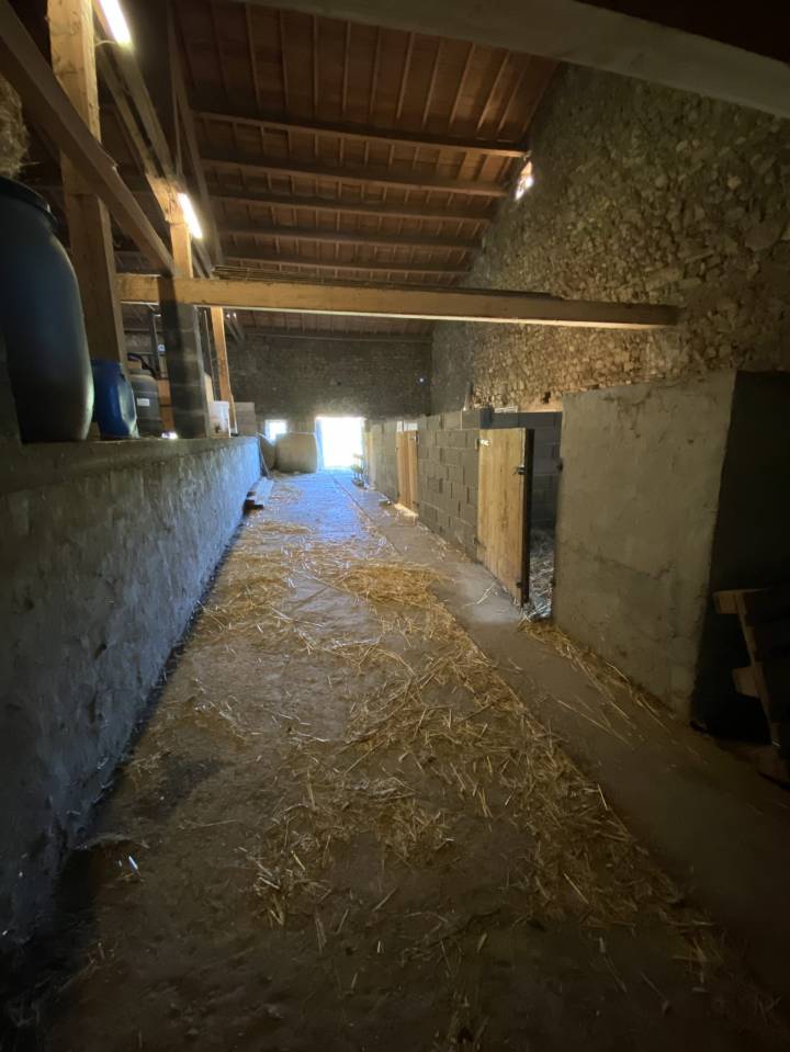 Propri&eacute;t&eacute; au coeur du Parc naturel du Livradois-Forez  27 h