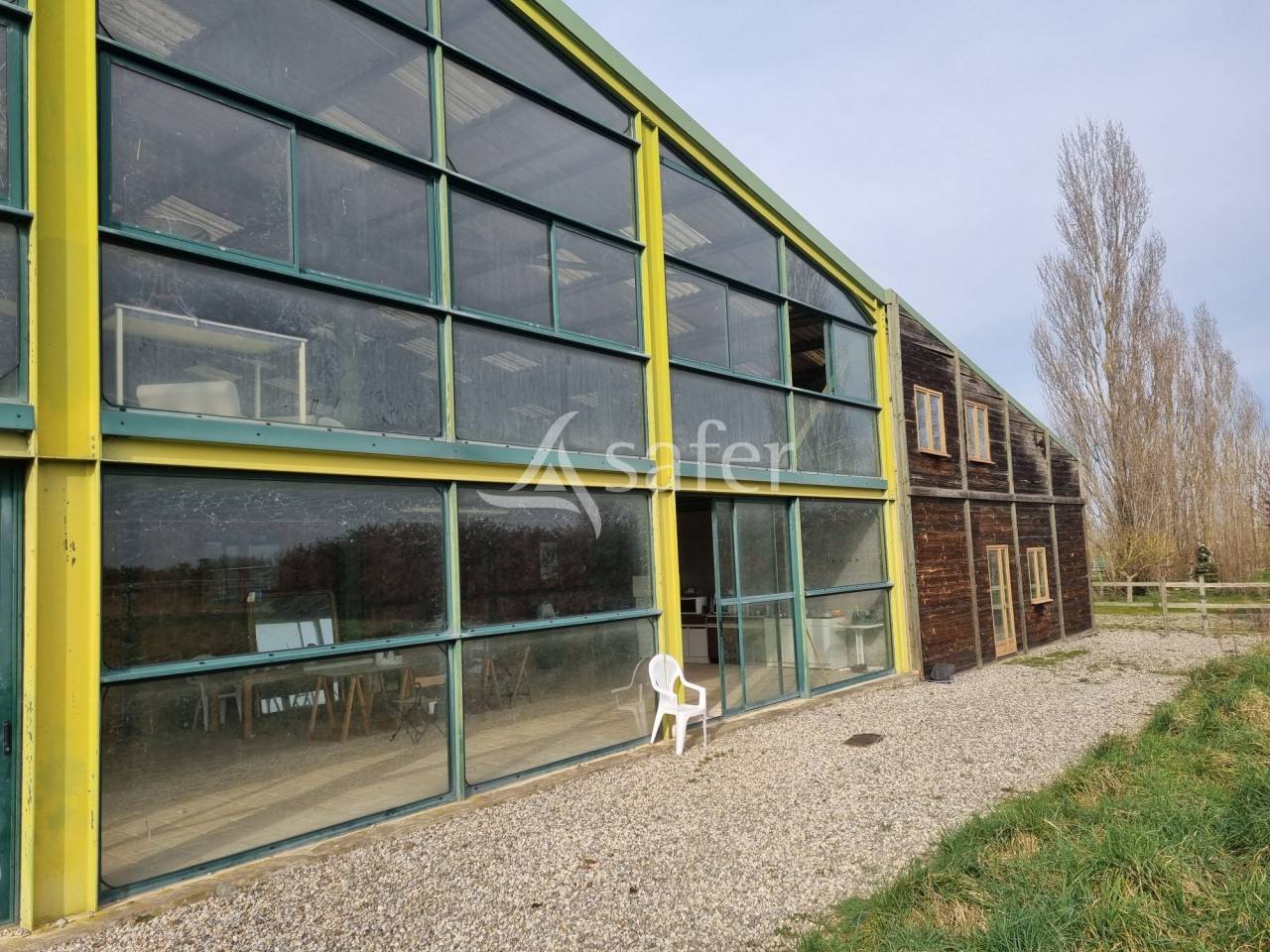 Propri&eacute;t&eacute; &eacute;questre avec habitation sur 12 hectares - Proche T