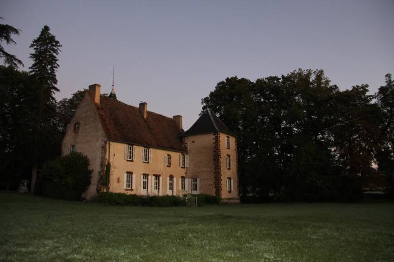 Manoir du XVIeme , 2 corps de ferme, &eacute;tang, 22 ha 