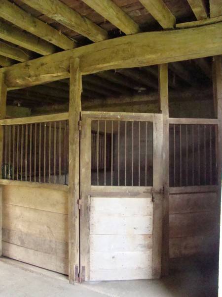 Manoir du XVIeme , 2 corps de ferme, &eacute;tang, 22 ha 