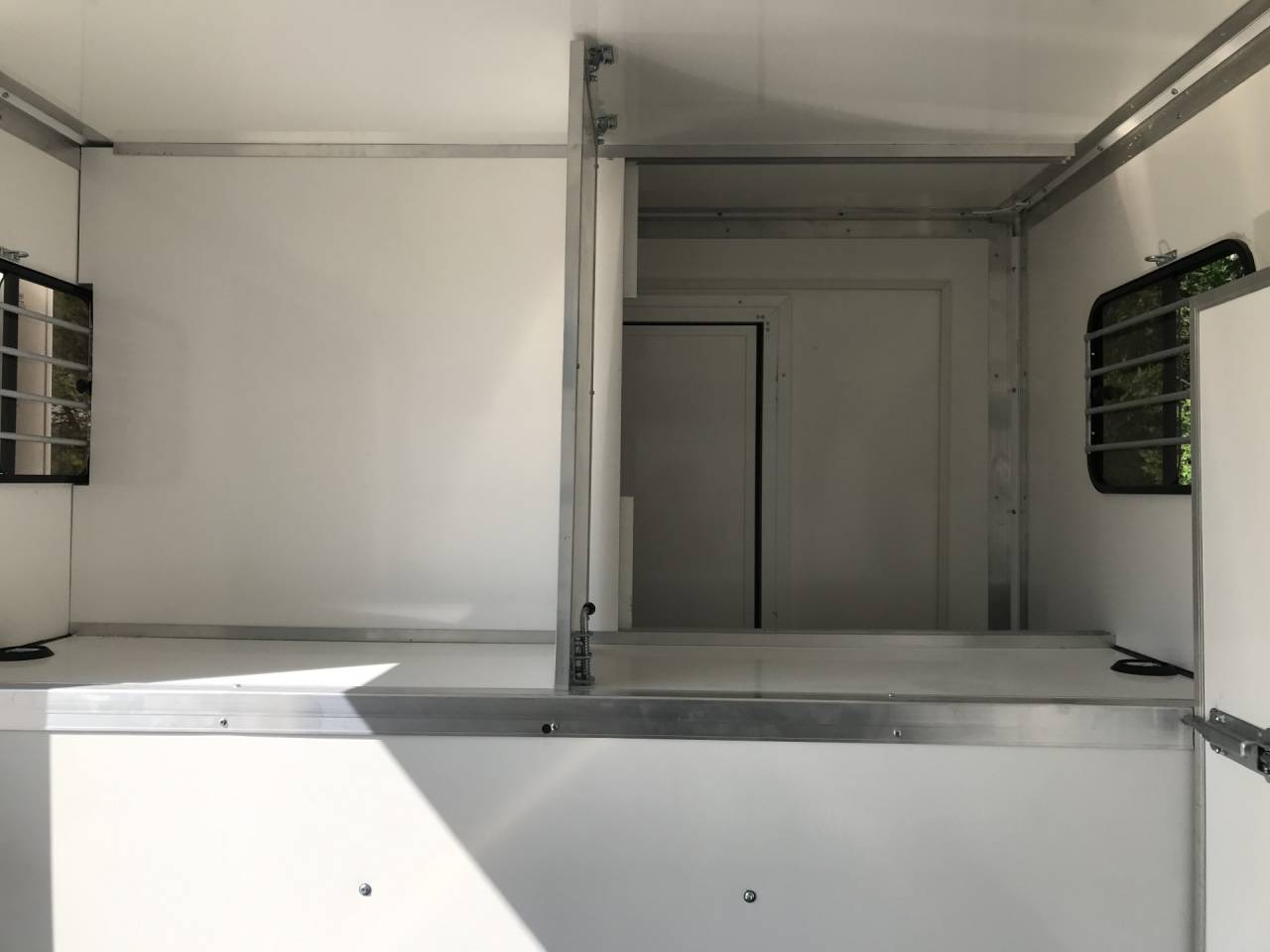 Camion chevaux carrosserie neuve 34 000 &euro; ttc