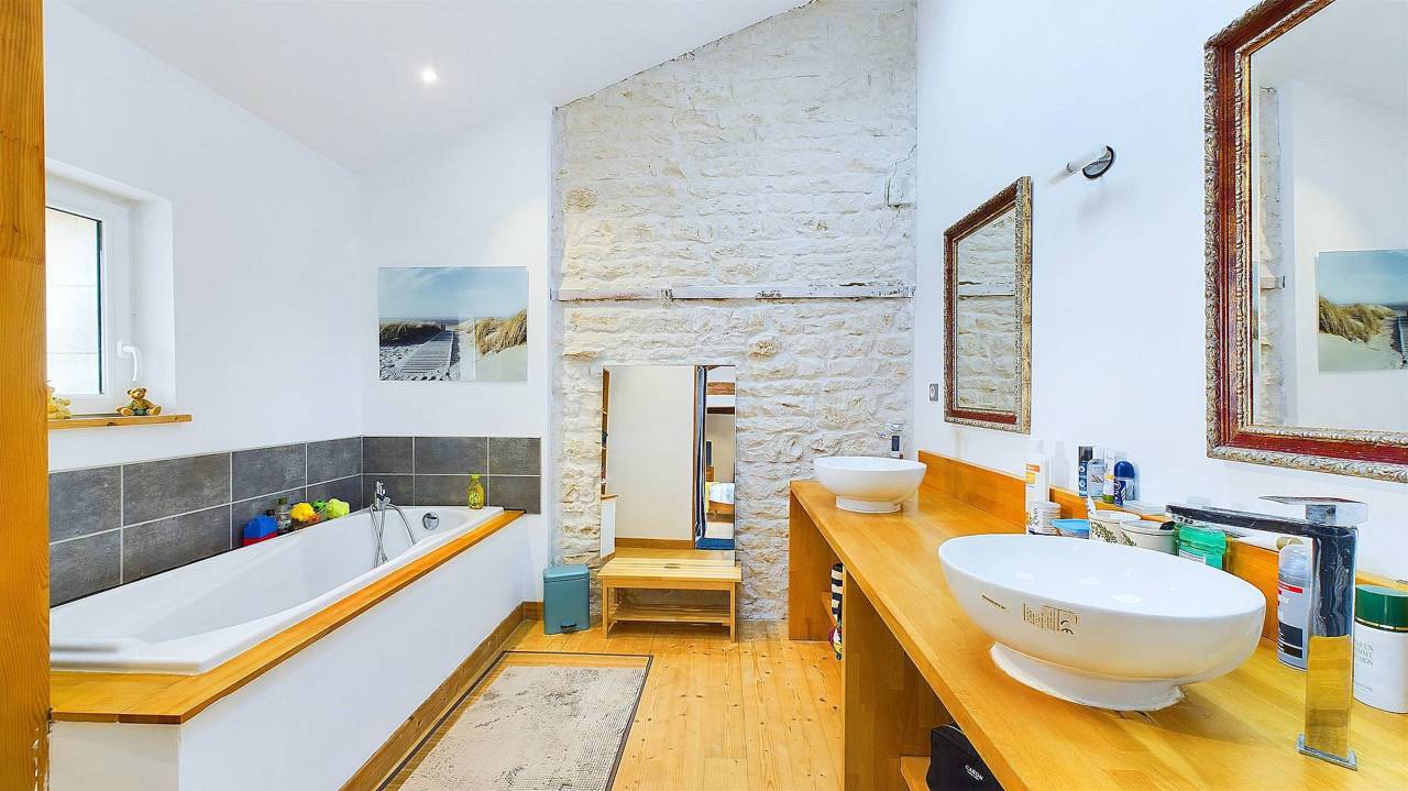 Propri&eacute;t&eacute; &eacute;questre CHARRON (17) sur 1,3 ha