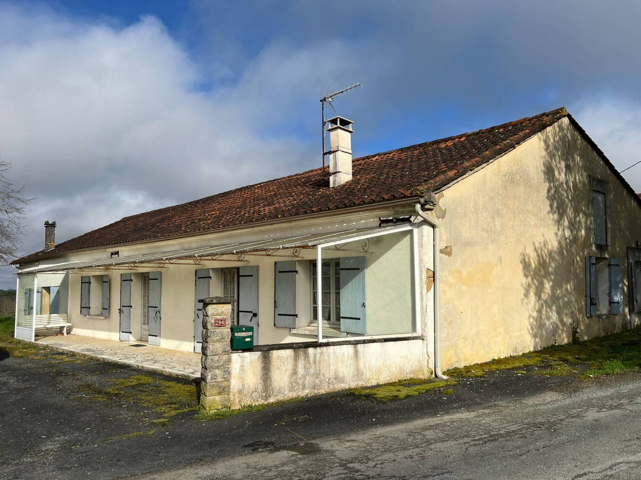 Propri&eacute;t&eacute; id&eacute;ale chevaux sur 6 ha proche BERGERAC (24)