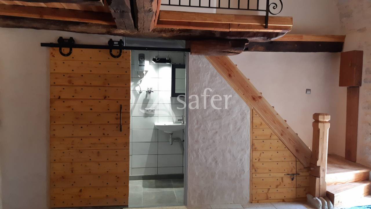 Propri&eacute;t&eacute; en pierre sur 5 hectares proximit&eacute; Aveyron