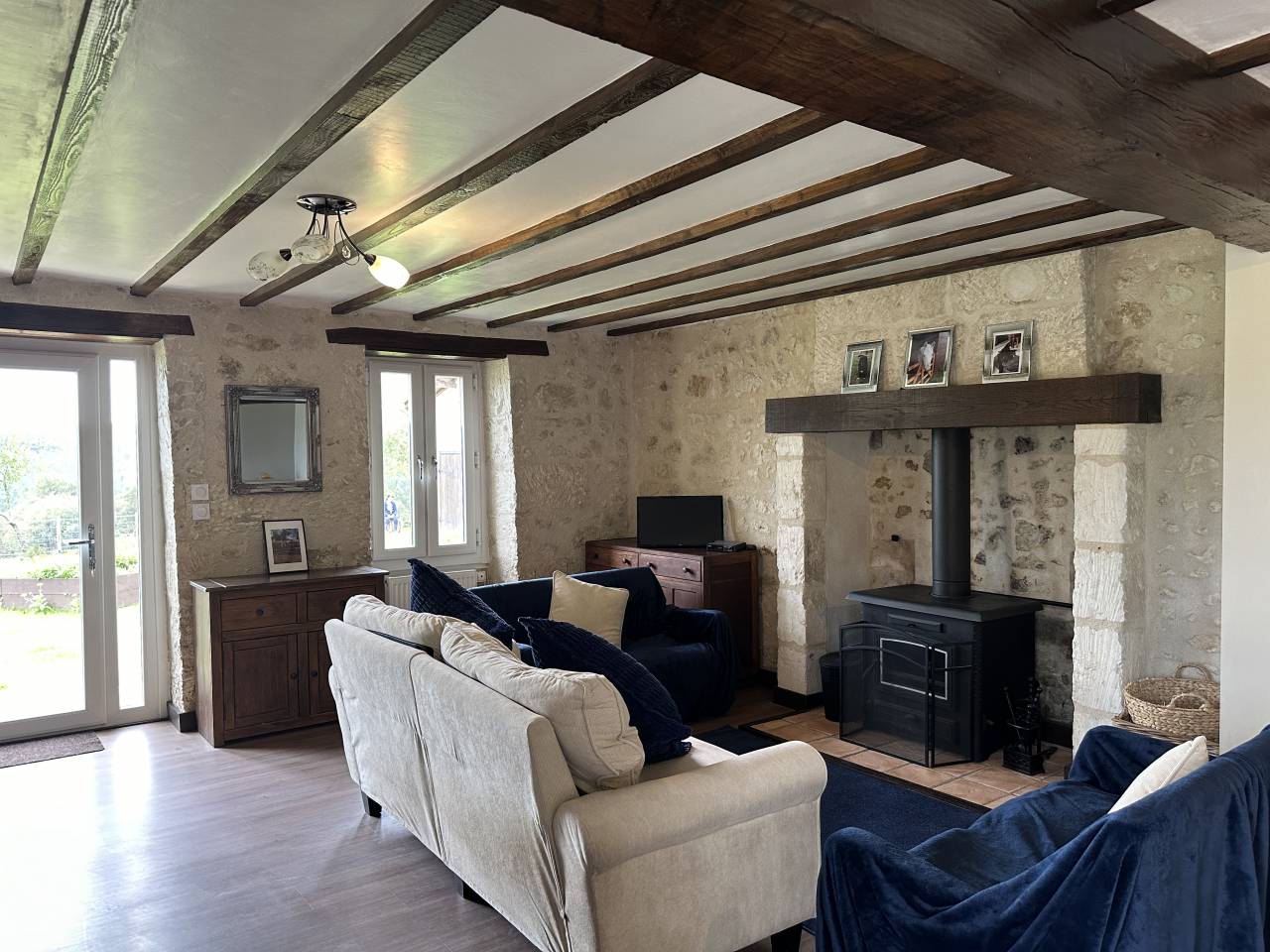 A 20 min de Chalais, sur + de 32 hectares dt 8 de pins