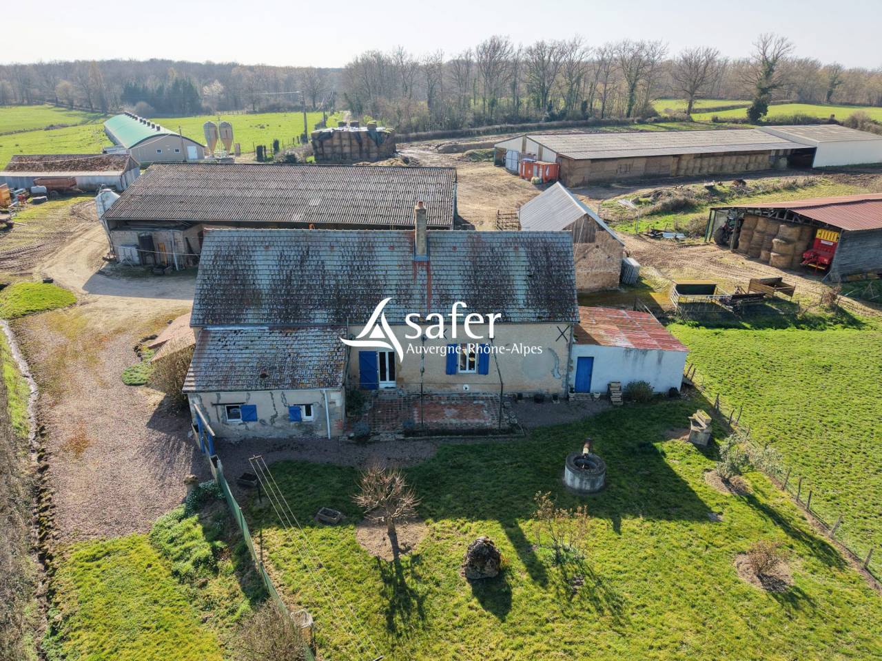 Exploitation avicole / bovin - Secteurs Moulin Montlu&ccedil;on