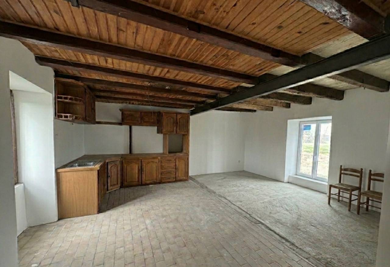 Ferme au milieu de 6 hectares 