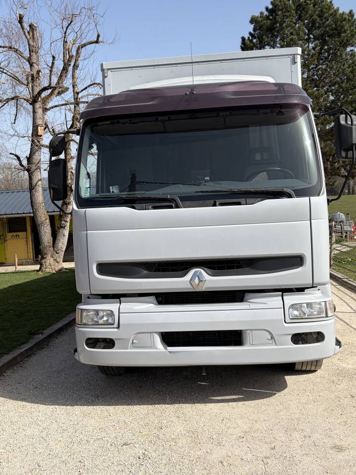 Camion chevaux 4 places + home car