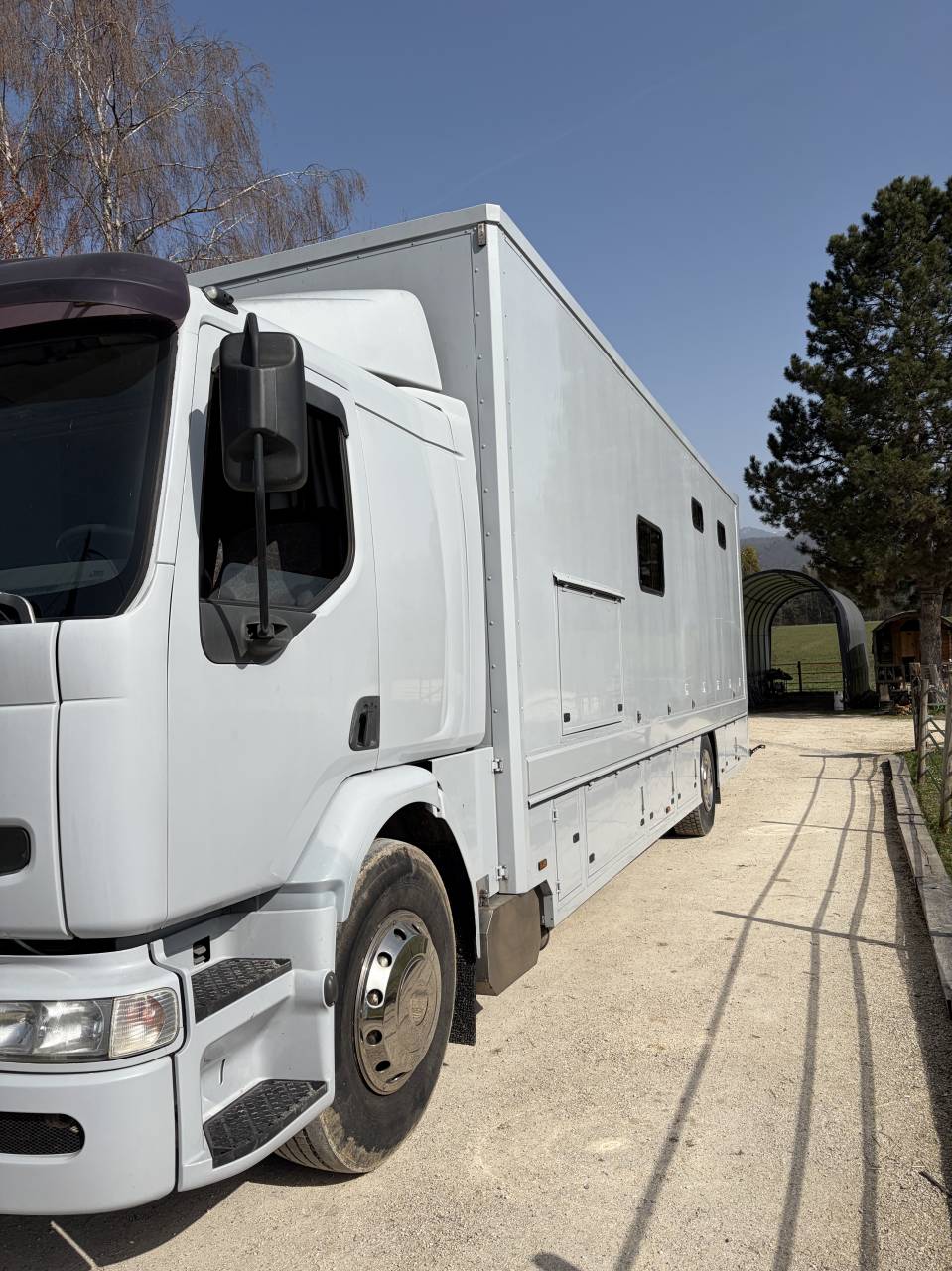Camion chevaux 4 places + home car